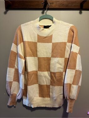 Women’s Checkered Cowl-Neck Sweater in Cream and Tan